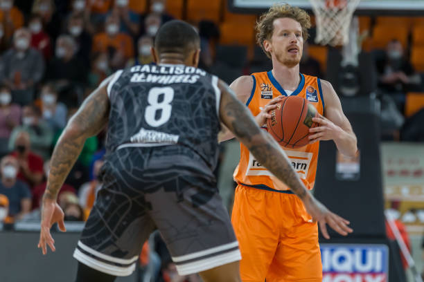 拜仁中场的 拜仁中场的